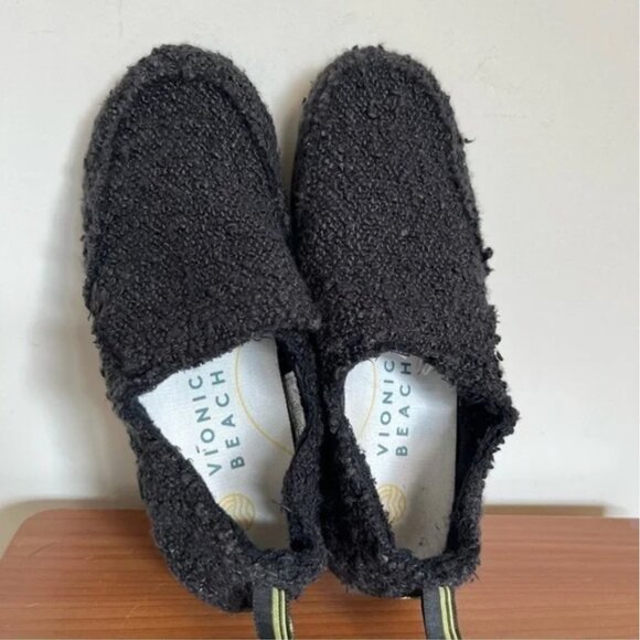 Vionic Malibu Slip-On Supportive Sneaker – Black Boucle, Size 6 - Picture 5 of 7